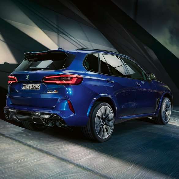 BMW X5 M Competition with M xDrive BMW X5 M Competition with M xDrive F95 2020 Marina Bay Blue metallic three-quarter rear view