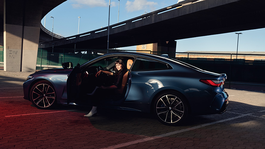BMW 4 Series Coupé G22 2020 Arctic Race Blue metallic three-quarter front view