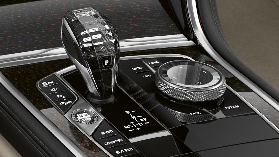 BMW 8 Series Gran Coupé, Impulsive Heat cockpit