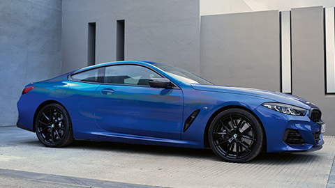 BMW 8er Coupé (G15) three-quarter front view standing