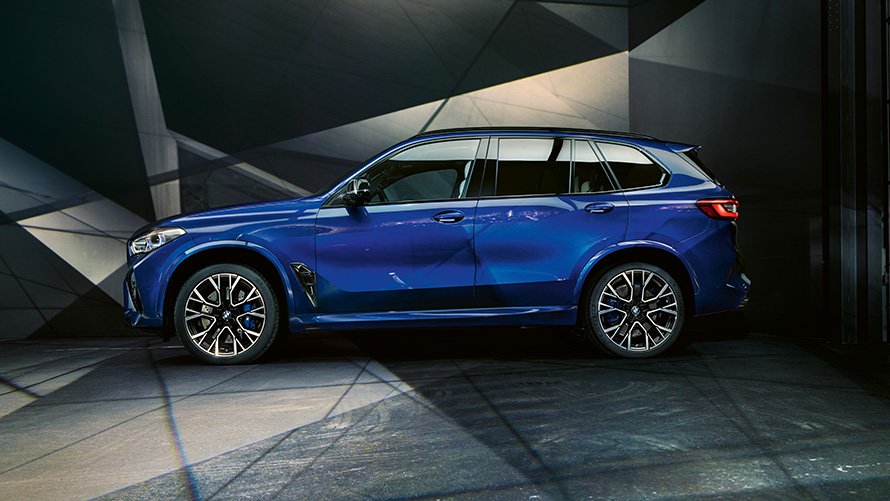 BMW X5 M Competition Marina Bay Blue metallic F95 side view