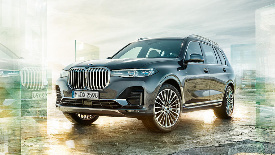 BMW X7 xDrive40i in Arctic Grey, three-quarter front view, G07, 2019