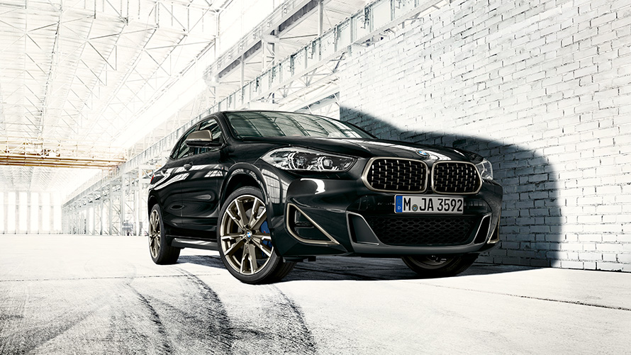 BMW X2 M35i 2018 F39 Sapphire Black metallic three quarter front view