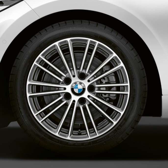 BMW 2 Series Coupé, Model Luxury Line wheels