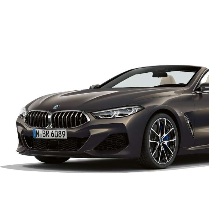 BMW M850i xDrive, Dravit Grey metallic, three-quarter view front.