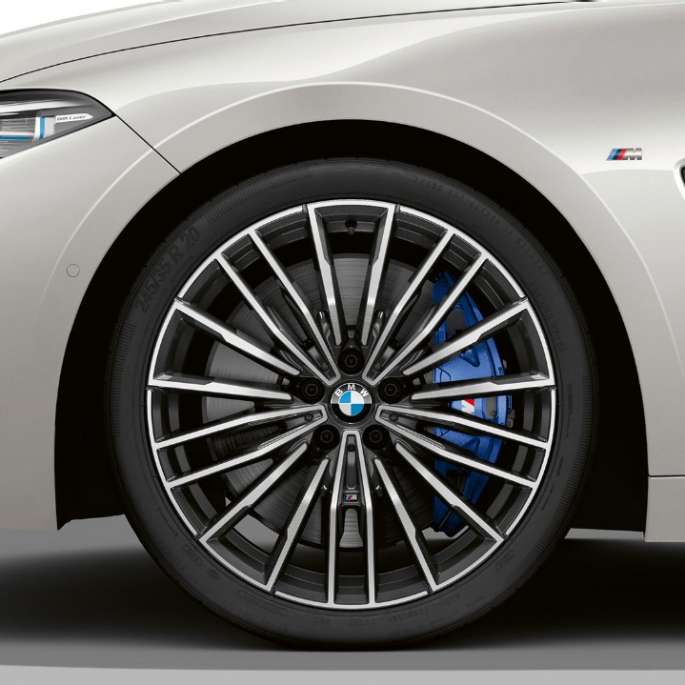 BMW M850i xDrive, Mineral White metallic, 20" light-alloy wheels multi-spoke 729 M.