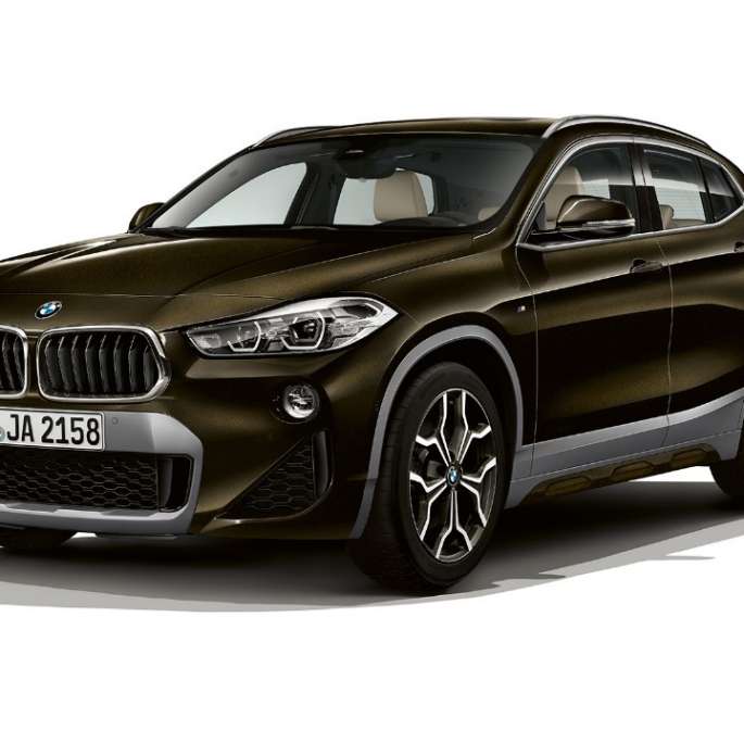 BMW X2 sDrive20i model M Sport X 2018 F39 Sparkling Storm brilliant effect three quarter frontview