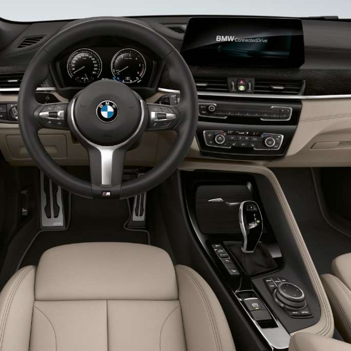BMW X2 sDrive20i model M Sport X 2018 F39 interior cockpit