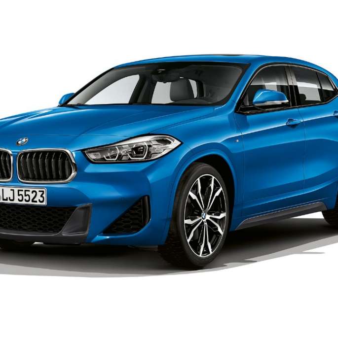 BMW X2 sDrive20i model M Sport 2018 F39 Misano Blue metallic three quarter front view