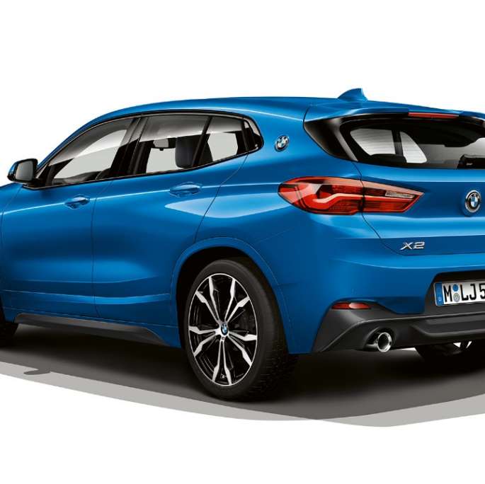 BMW X2 sDrive20i model M Sport 2018 F39 Misano Blue metallic three quarter side view