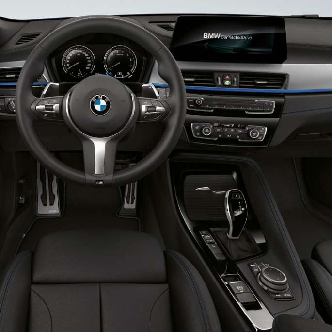 BMW X2 sDrive20i model M Sport 2018 F39 interior cockpit