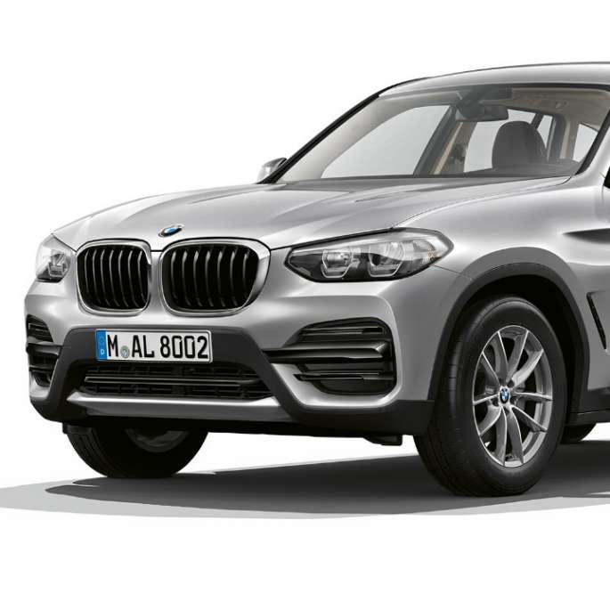 BMW X3, Base model, three-quarter front shot
