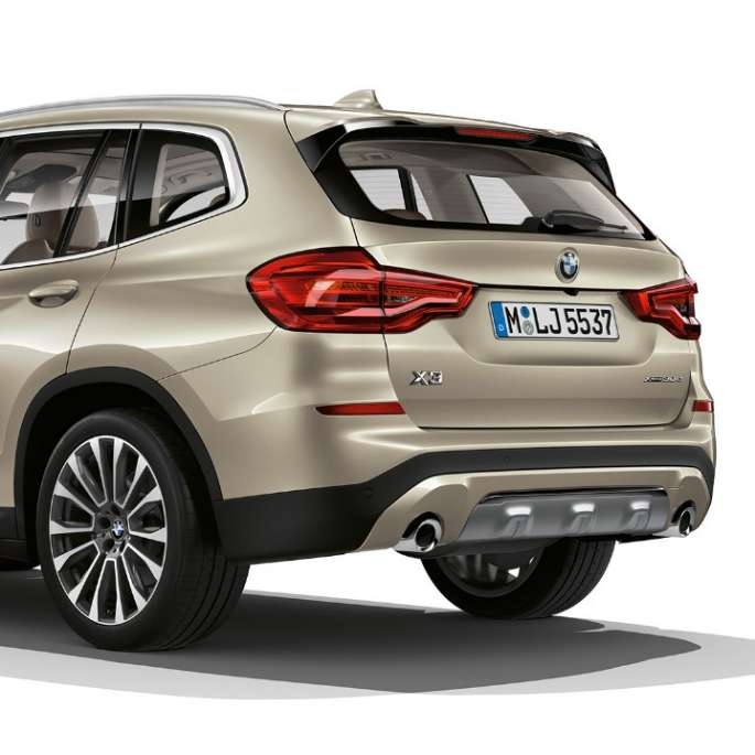 BMW X3 M40i, Model Luxury Line, three-quarter rear shot