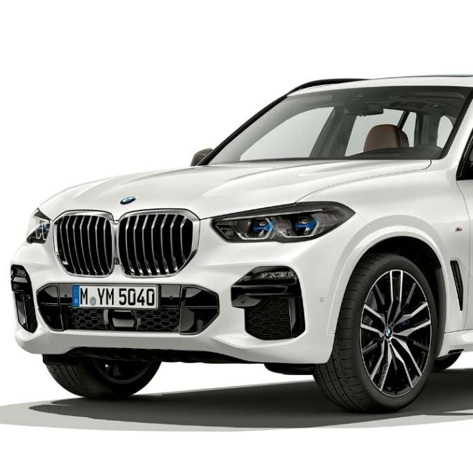 Model M Sport BMW X5 xDrive40i G05 2018 Mineral White metallic three-quarter front view