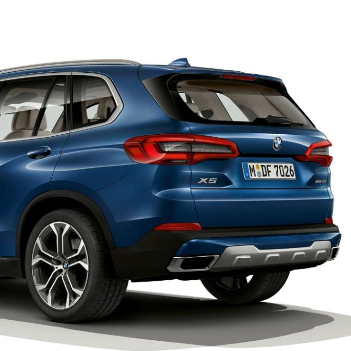 Model xLine BMW X5 xDrive40i G05 2018 Phytonic Blue metallic three-quarter rear view