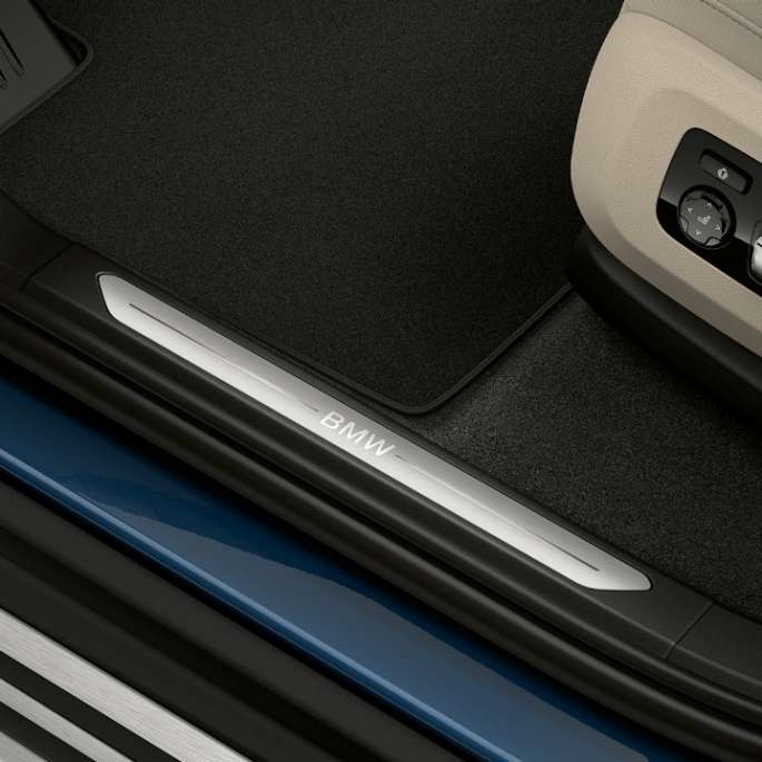 Model xLine BMW X5 xDrive40i G05 2018 Phytonic Blue metallic door sill finisher