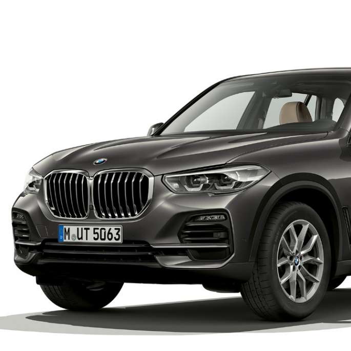 Basic model BMW X5 xDrive30d G05 2018 Sophisto Grey Brilliant Effect metallic three-quarter front view